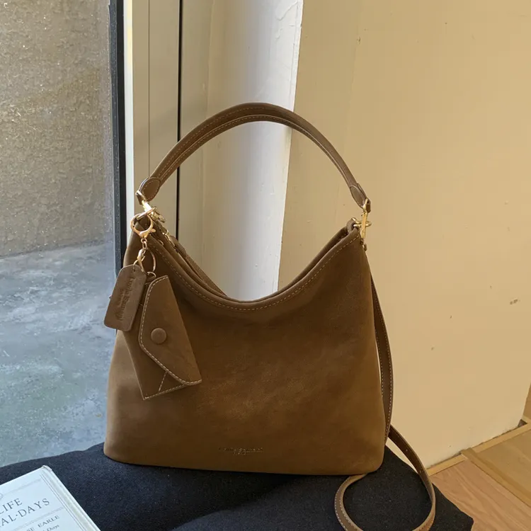 复古麂皮托特包女2025新款大容量通勤韩国小众单肩大包时尚流浪包