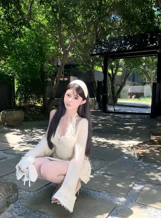 白月漪梦 夏季新款纯欲气质财阀千金慵懒风设计感薄款法式连衣裙