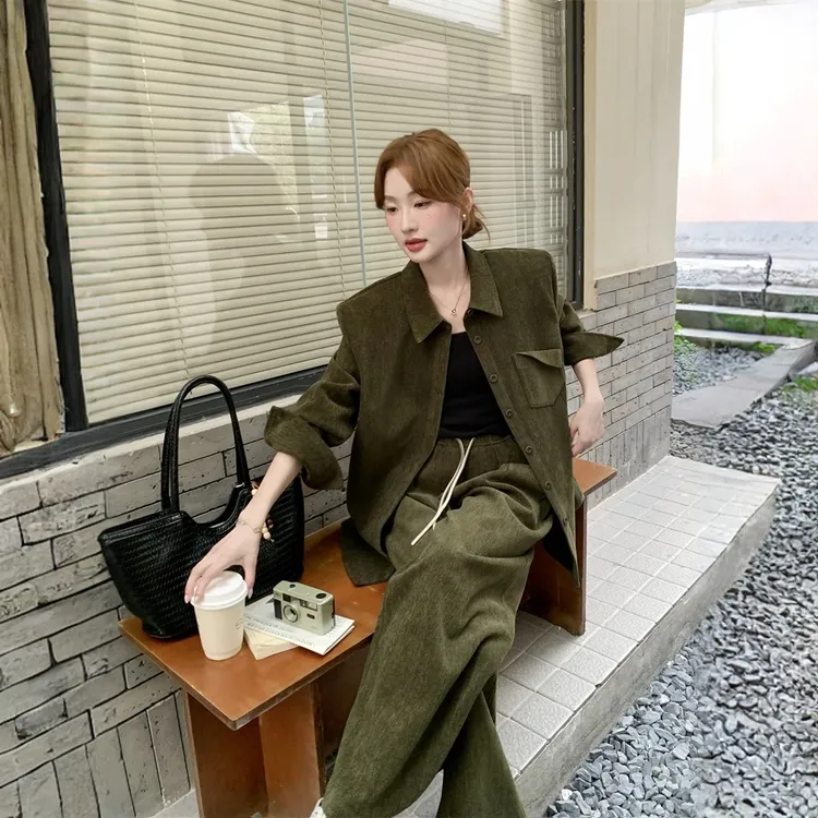 巨好看秋装一整套清冷松弛感miu系穿搭灯芯绒绿色衬衫阔腿裤套装