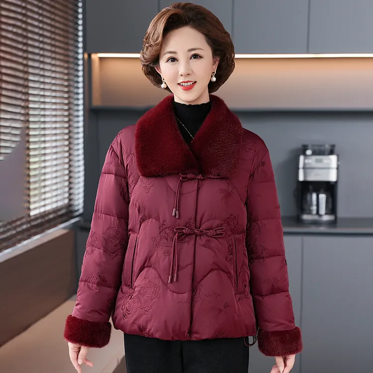 妈妈冬季羽绒服2025新款国风复古短款中老年女装90白鸭绒加厚外套