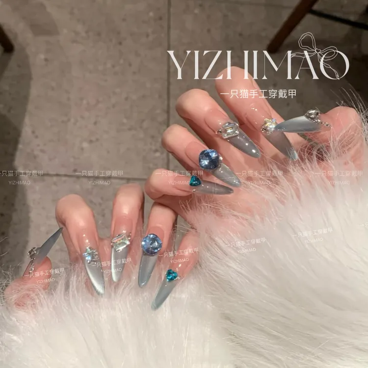 【蓝色多瑙河】纯手工穿戴甲可拆卸美甲贴片侧光猫眼法式堆钻天鹅蓝