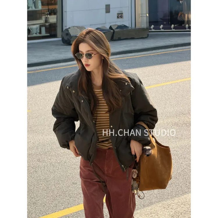 HH.CHAN“率性鹅”90新国标白鹅绒深灰绿短款保暖鹅绒服HH55Q40318