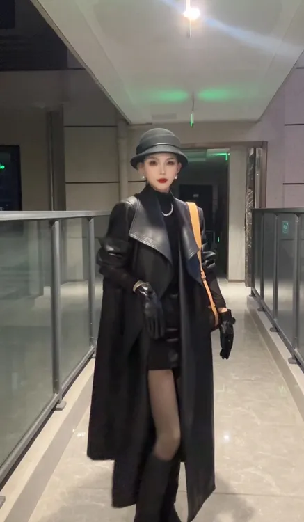 zaozao长款大翻领加绒皮风衣外套2025冬季新品女装显瘦气质长外套