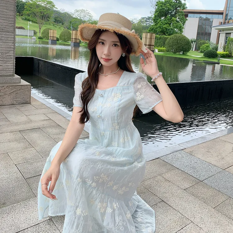 奢姿大码女装2025夏季减龄小碎花连衣裙胖妹妹纽扣装饰方领裙子