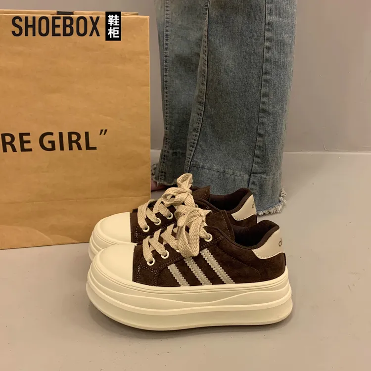 达芙妮旗下鞋柜爆款厚底板鞋女2025新款秋冬小个子增高运动休闲鞋