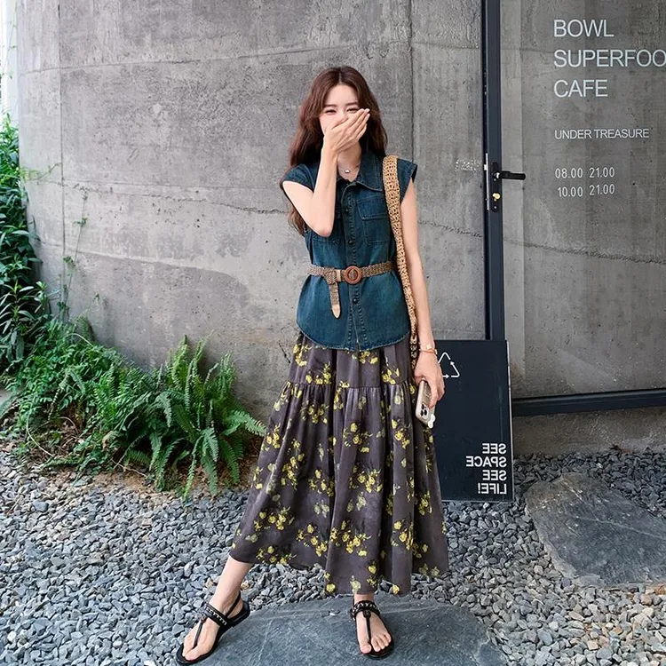 蓝色牛仔马甲印花吊带裙两件套女2025年夏季新款时尚独特绝美套装