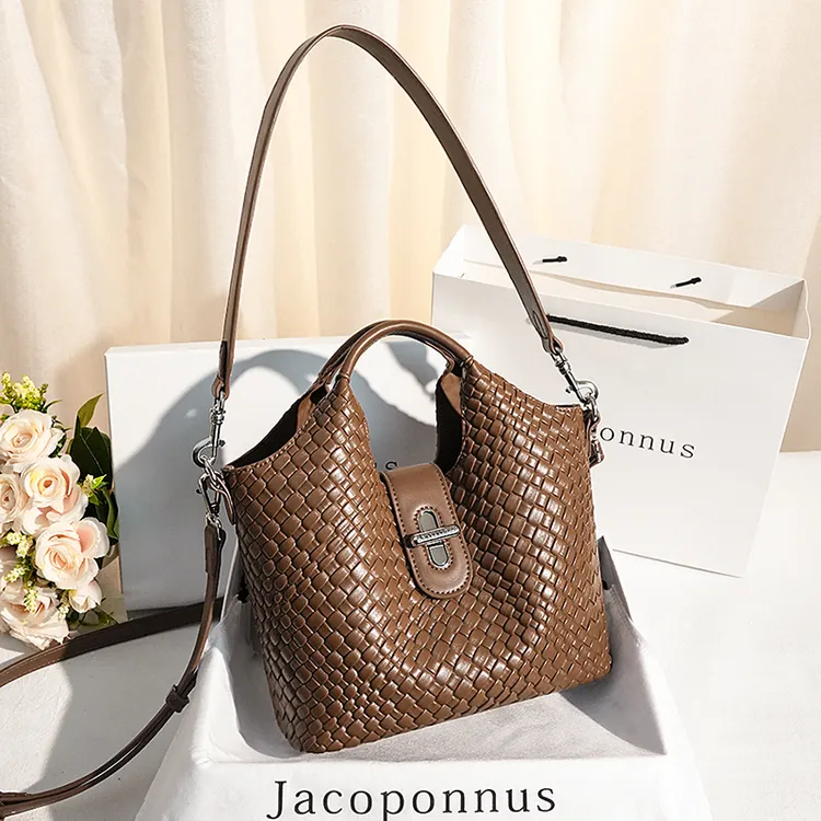 【雅各邦】雅丹真皮编织纹水桶包2025新轻奢高潮流小拎包斜挎