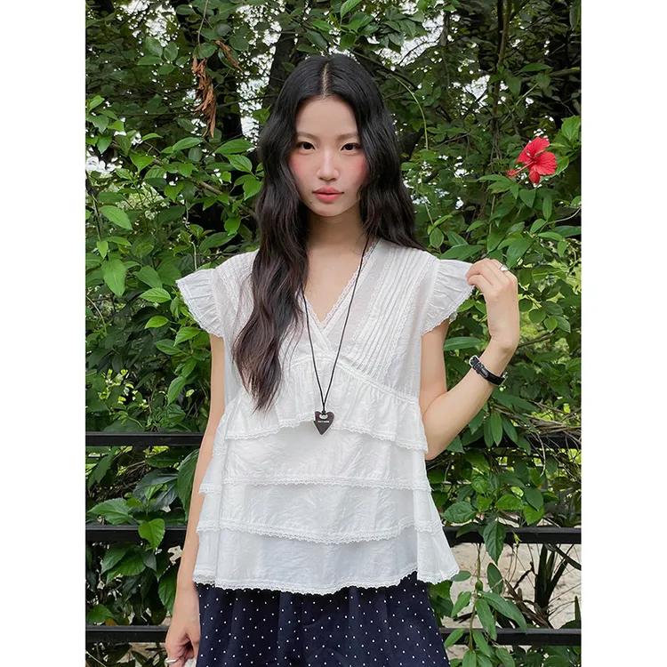 南法牧场法式复古蕾丝V领蕾丝花边小衫夏飞飞袖上衣NC实拍洋气