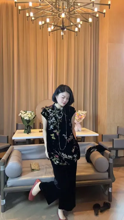 TANTAN  真丝 气质黑花色印花衬衫 HR 2215