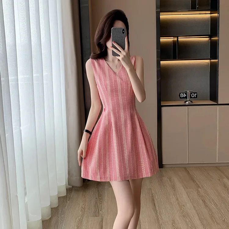 夏季新款女装小香风小个子粉色无袖连衣裙女夏收腰显瘦条纹背心裙