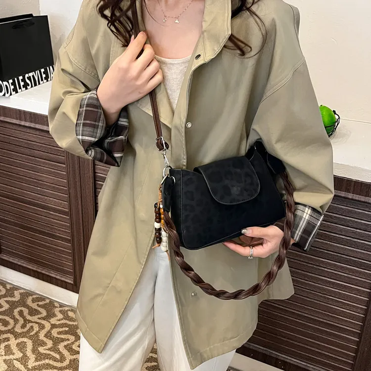 鹿皮绒2025爆款豹纹磨砂质感轻奢腋下外出通勤潮流时尚百搭单肩包