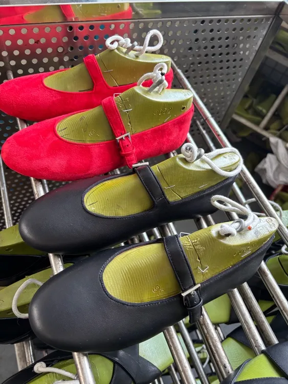 一字带防滑吸汗中口圆头平底单鞋舞蹈鞋黑红傣族风格