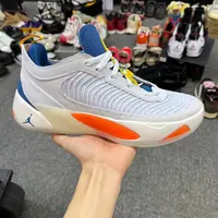 46码 全新原盒 东契奇一代灰白 球鞋