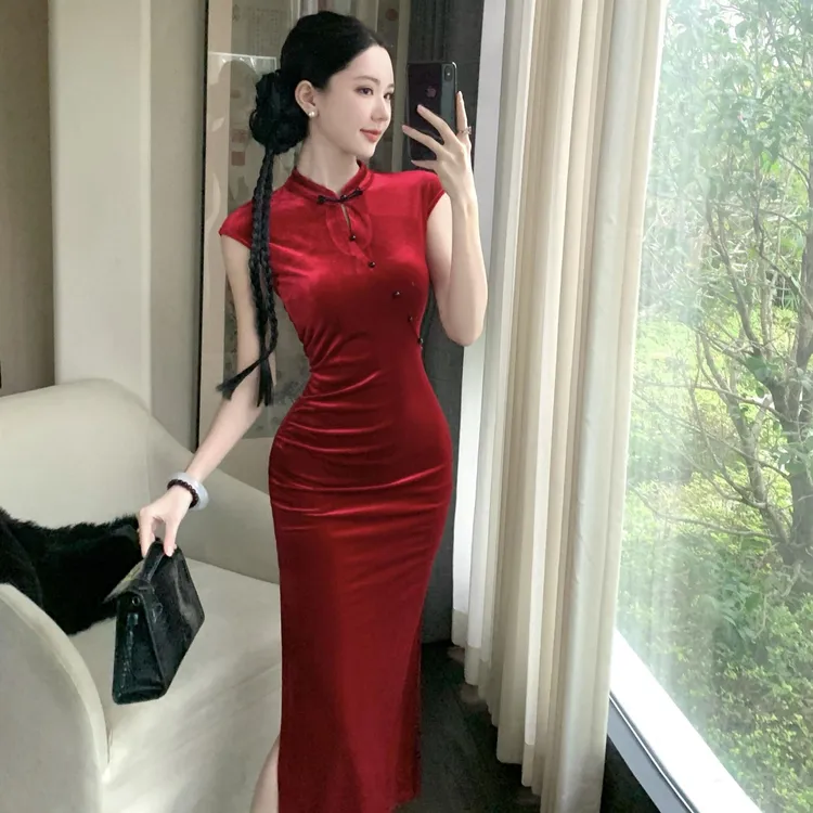 新中式红色丝绒改良旗袍显瘦年轻款少女无袖开叉百搭裙包臀连衣裙