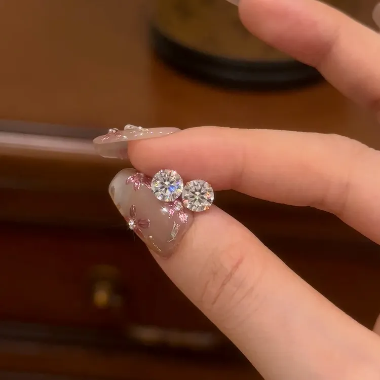 恒美娜 925银莫桑石耳饰 四爪莫桑石纯银耳钉 耳骨钉养耳洞 免摘Y