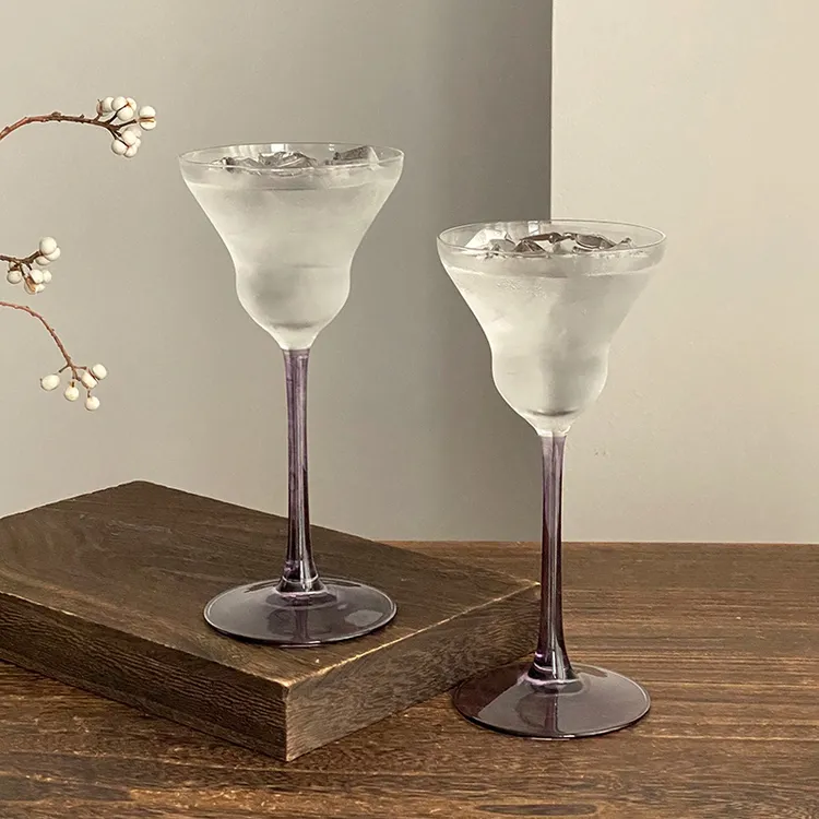 高级感紫色高脚玻璃杯高颜值家用小众鸡尾酒杯香槟杯微醺调酒杯子