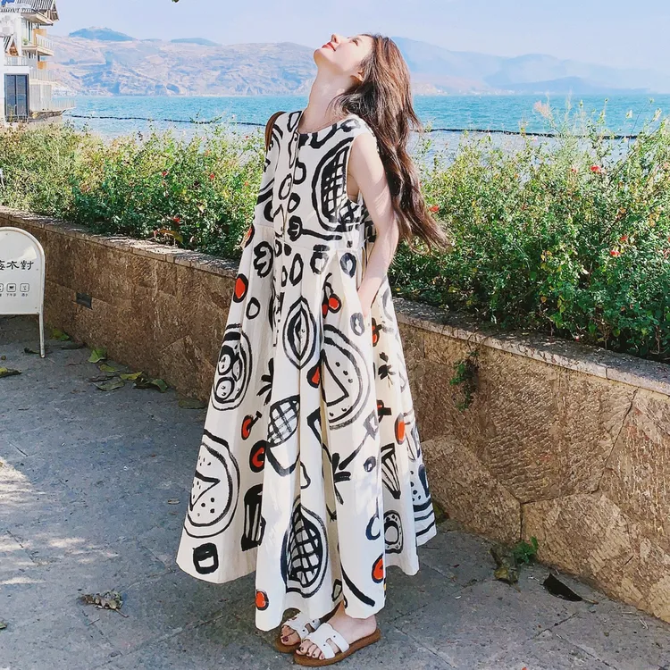 手绘涂鸦设计感连衣裙女2025夏季新款独特漂亮宽松遮肚长裙子