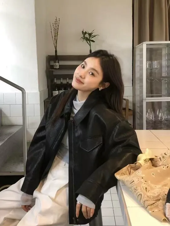2025春秋新款黑色女款小香风皮衣复古港风机车服显瘦白搭短款外套