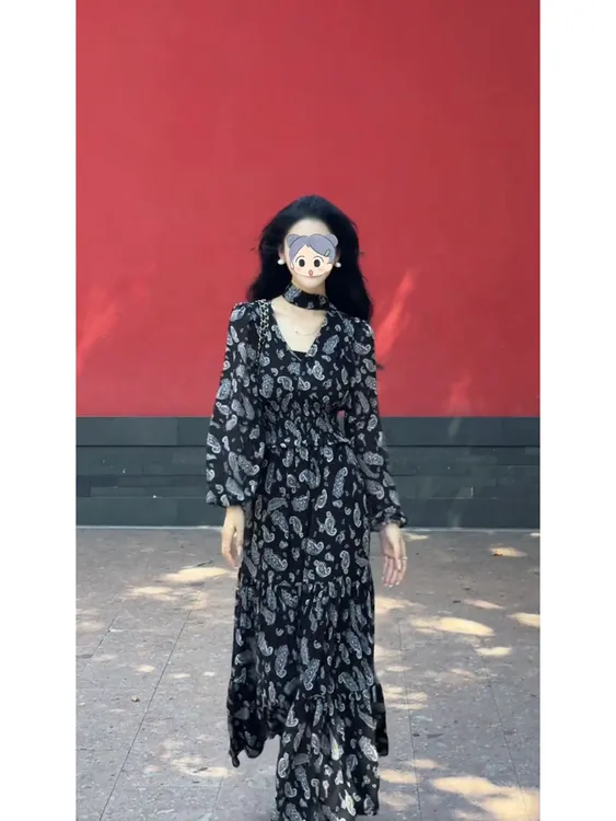 法式度假风气质黑色长袖连衣裙女装2025秋季新款女神范绝美长裙子