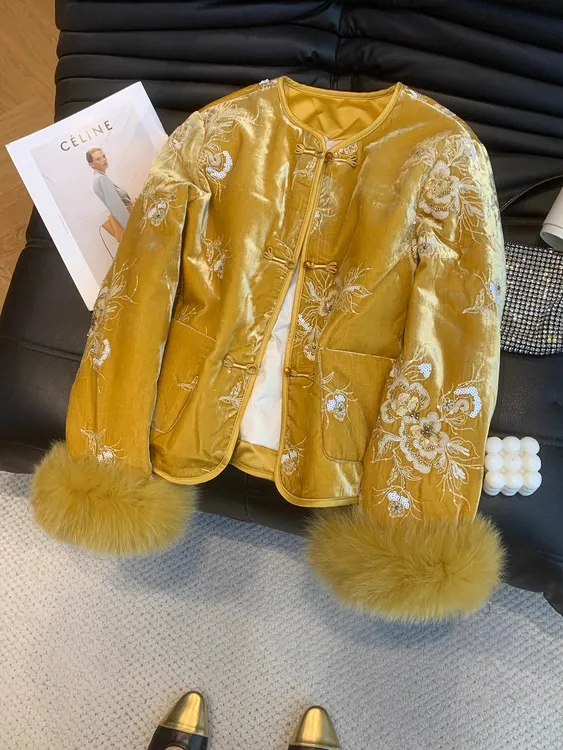 高端欧货冬季新款独特别致毛毛拼接袖口国风刺绣高级感棉服外套女