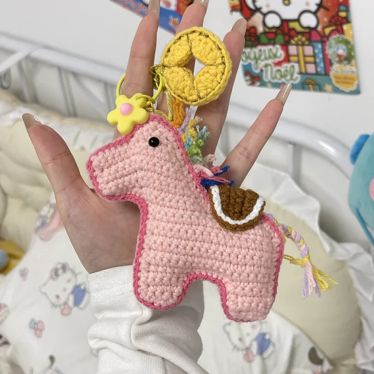 【爱宝】手工钩织马上有钱小马钥匙扣包包挂饰织毛线汽车挂件
