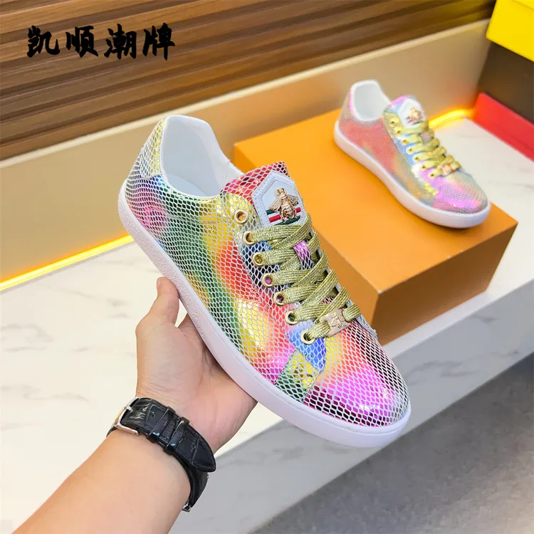 欧洲站轻奢透气亮片2025年流行款男鞋刺绣圆头男款潮鞋休闲板鞋