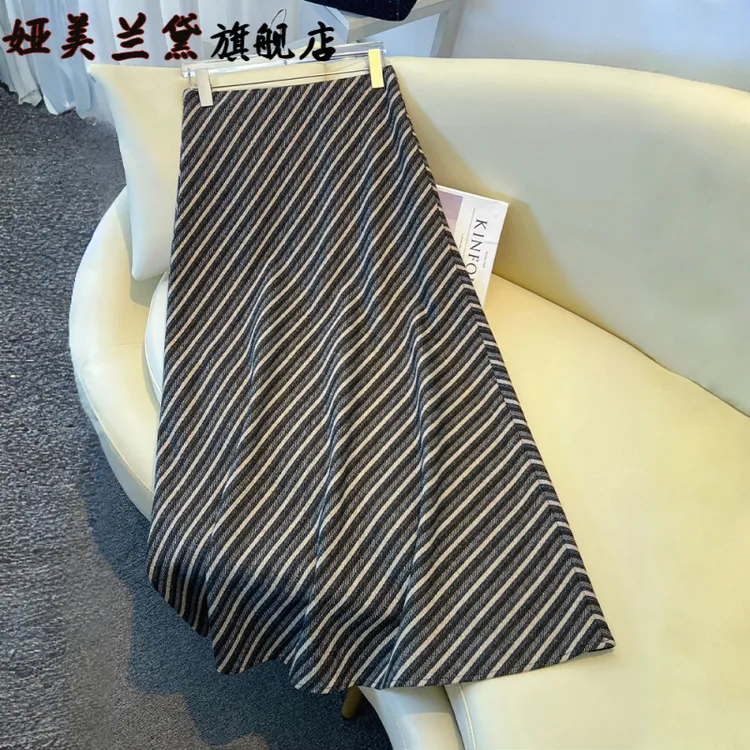 咖色条纹半身裙女秋冬季2025新款复古棕色毛呢a字裙中长款伞裙子