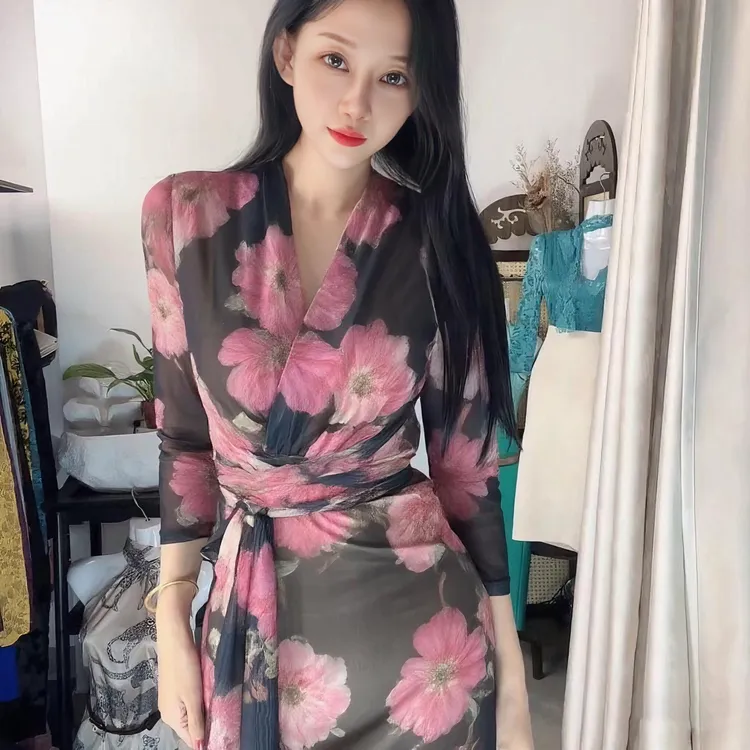 度假风碎花系带背心连衣裙女夏季法式减龄收腰包臀裙长裙