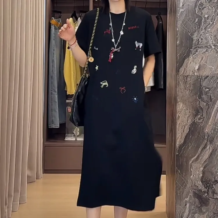 2025新款高级显瘦设计感时尚小狗刺绣开衩连衣裙短袖T恤上衣女潮