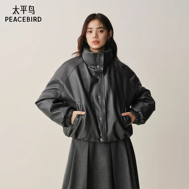 【商场同款】太平鸟仿蛋白PU皮羽绒服女白鸭绒外套女A1ACF4310