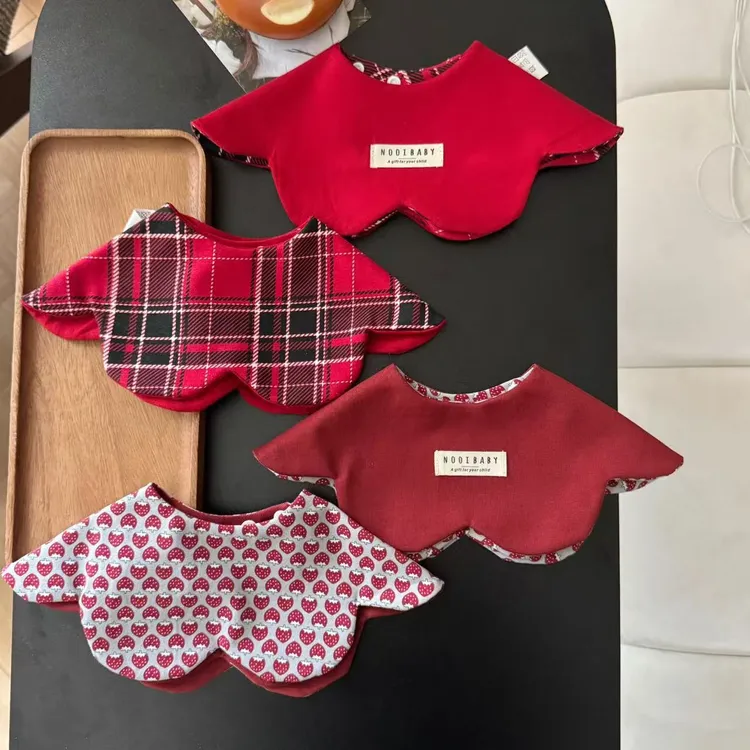 男女宝宝圣诞款格子口水巾婴幼儿童秋冬花瓣围兜红色过年新年围嘴