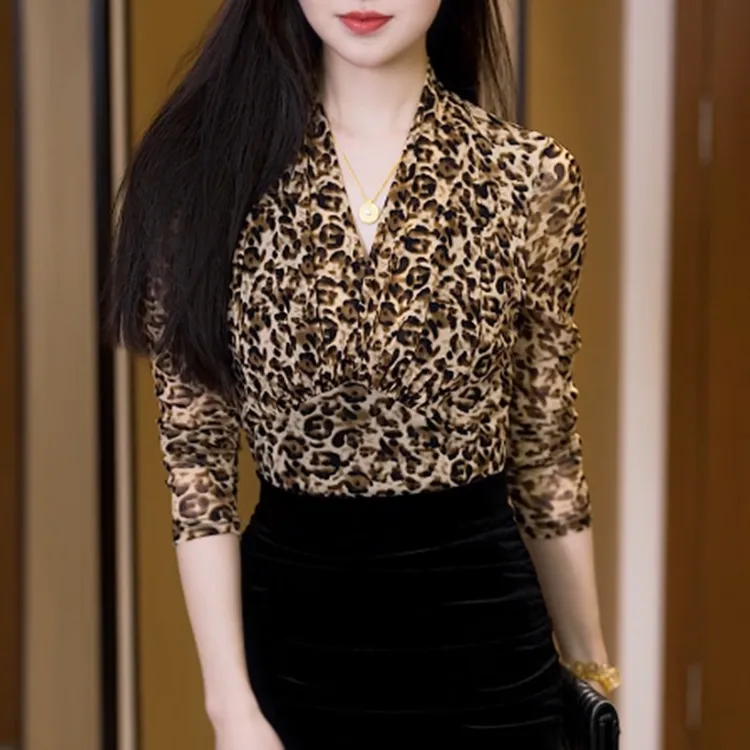 长袖豹纹网纱V领打底衫女早秋2025年新款洋气小衫修身内搭上衣