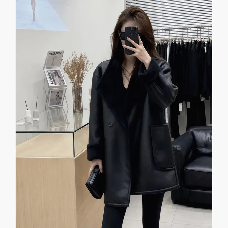 时髦洋气质复古风设计感翻领皮毛一体外套女2025秋冬新款保暖上衣