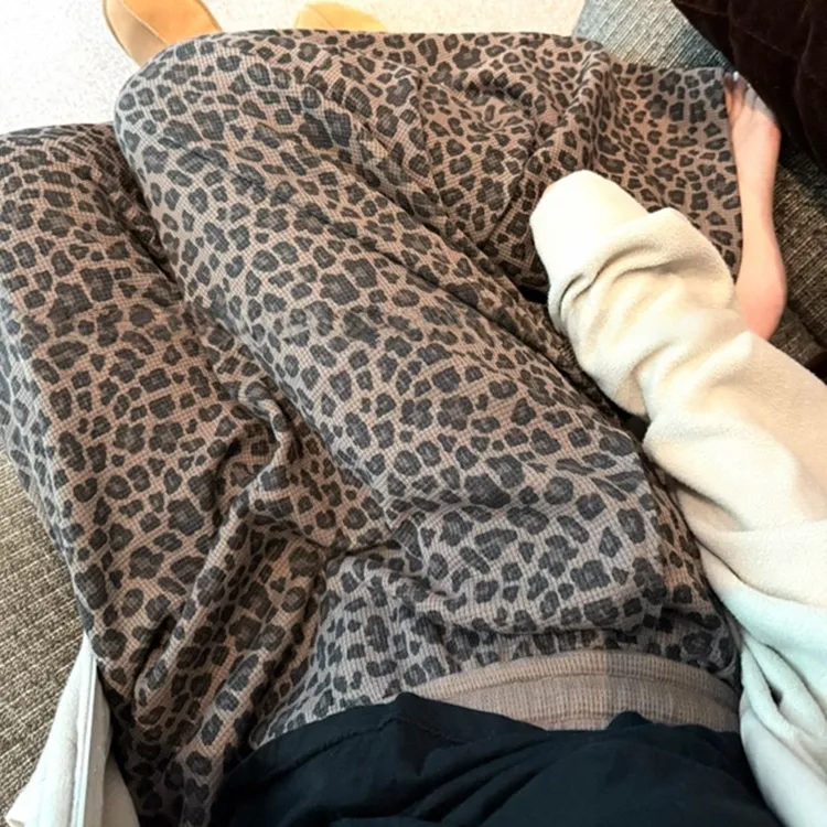 孕妇裤子豹纹针织华夫格宽松直筒休闲裤秋冬季复古洋气外穿阔腿裤
