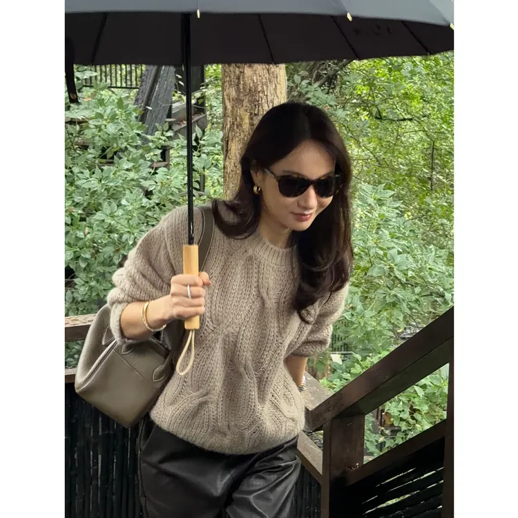 KEEP KAPU靠谱【温暖织物】浣熊绒混纺立体花纹圆领毛衣女KP253644