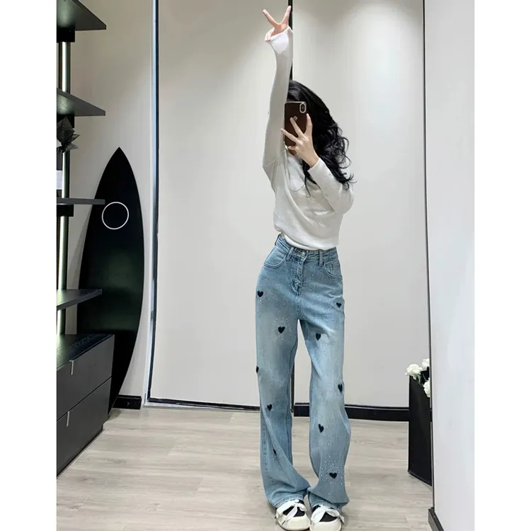 高级感阔腿牛仔裤女款爆款2025新款时尚百搭刺绣爱心宽松裤子潮