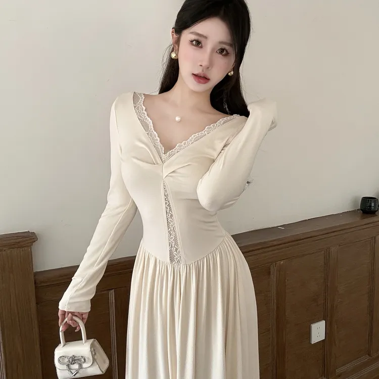 运补6-8 原创设计感蕾丝V领连衣裙法式气质温柔风优雅白色长裙秋