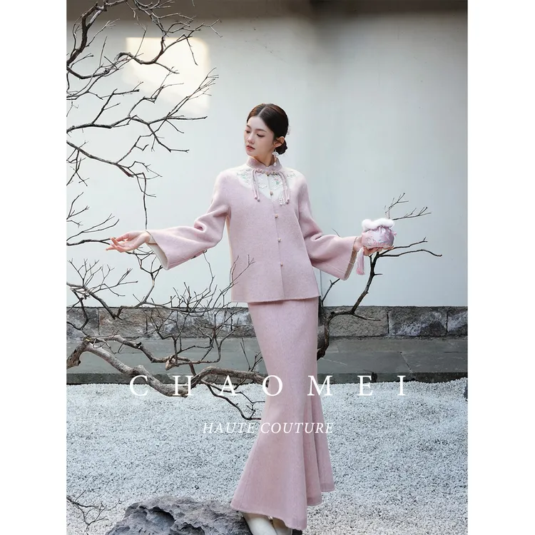 【粉人鱼】冯（CHAOMEI国风新中式石蕊粉定位绣花绵羊毛外套鱼尾半裙