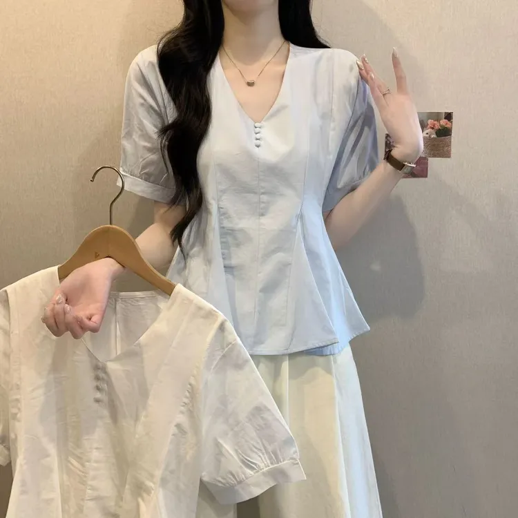 大码女装休闲短袖蓝色衬衫夏胖mm遮肉显瘦上衣高级感正肩别致小衫