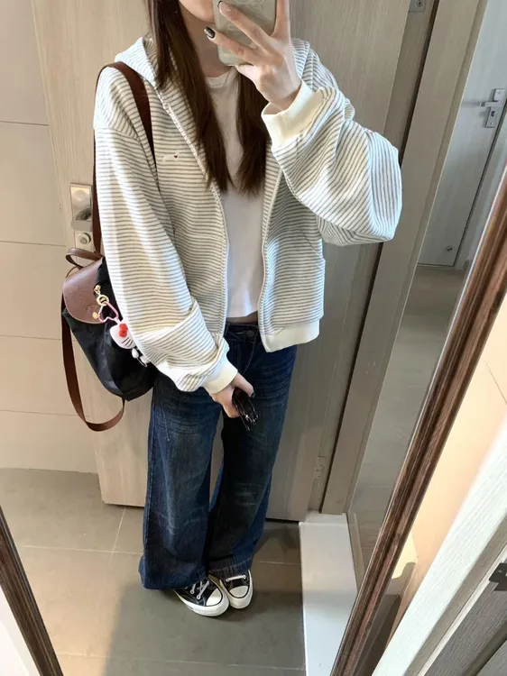 韩版腊肠小狗绣花条纹拉链短款加厚外套女秋冬时尚百搭连帽卫衣女