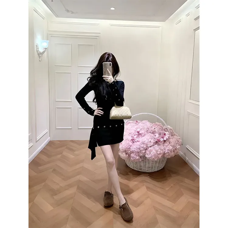 2026秋冬新款洋气纯欲时尚设计感超好看休闲百搭黑色长袖连衣裙女