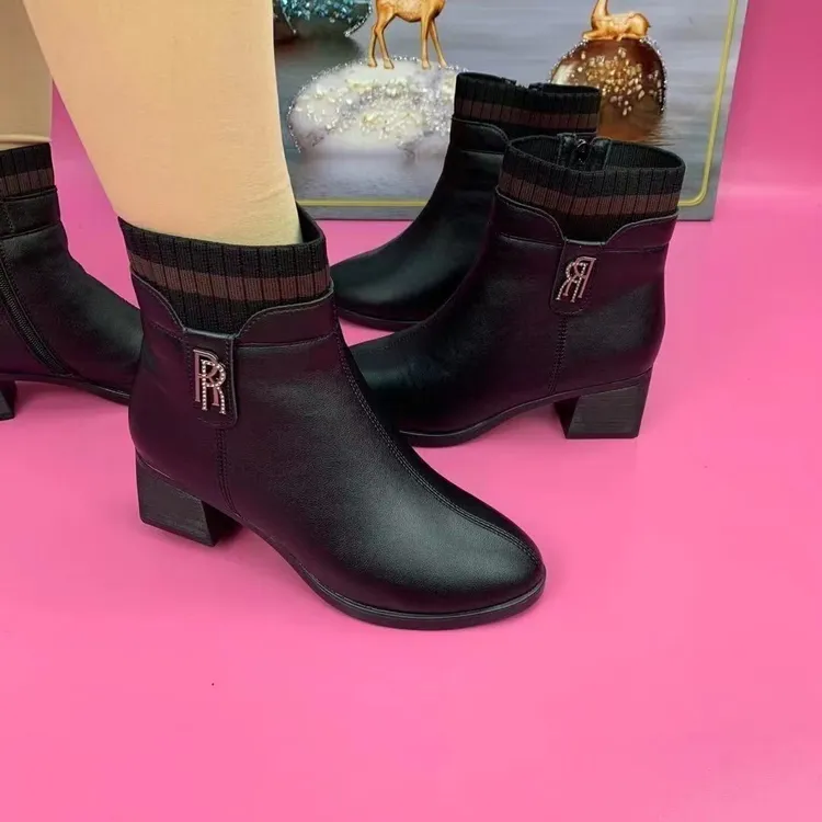 【工厂直发】马丁靴女冬季新款韩版棉靴气质百搭舒适粗跟休闲妈妈鞋