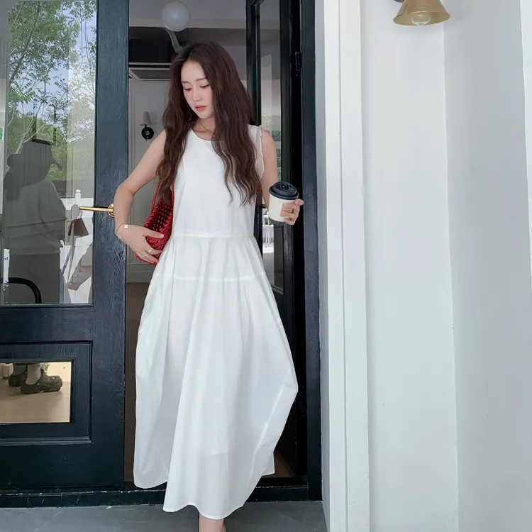 法式初恋减龄白色无袖花苞连衣裙女夏季超好看设计感气质背心长裙