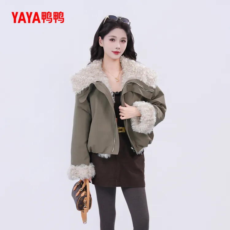 YAYA鸭鸭2025冬季新款羽绒服女羊卷毛毛领气质设计感休闲派克外套