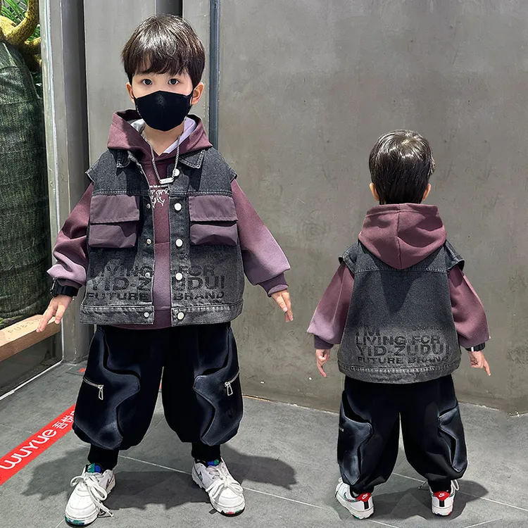 痞帅男童套装春秋时髦儿童衣服2025新款秋季男孩宝卫衣马甲三件套