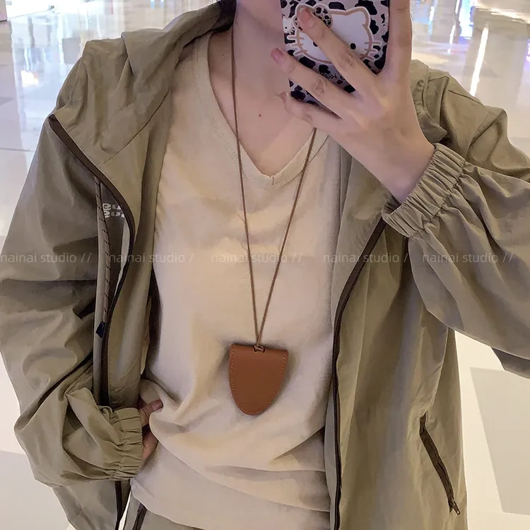 ins博主同款~挂脖磁吸多功能皮革眼镜挂件墨镜夹挂绳项链毛衣链女