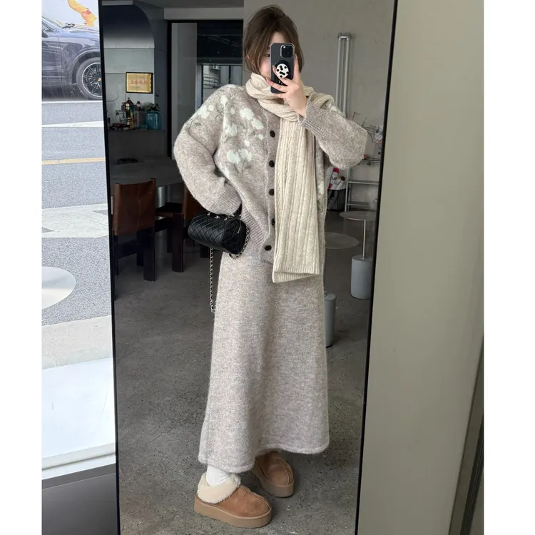 晶咕软软【花园下午茶】复古温柔风花朵图案针织上衣+半身裙套装