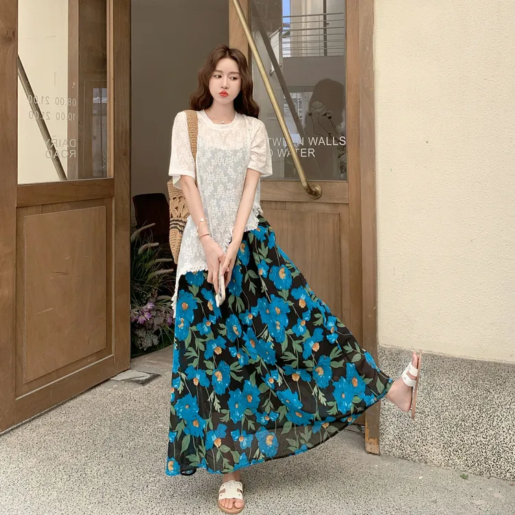 法式复古减龄时尚套装女夏新款不规则蕾丝罩衫＋碎花吊带裙两件套