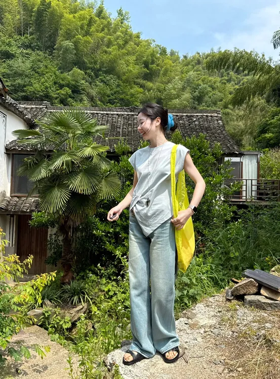 2025夏季新款袖白色正肩短袖t恤女设计感小众别致上衣百搭牛仔裤