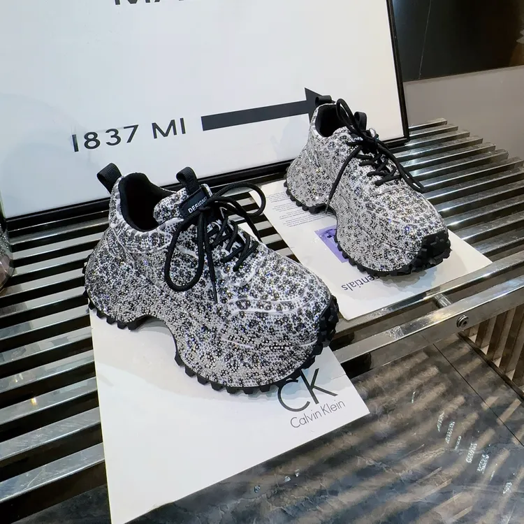 A.M艾墨儿女款升级款白色雪豹纹厚底增高个性款水钻老爹鞋